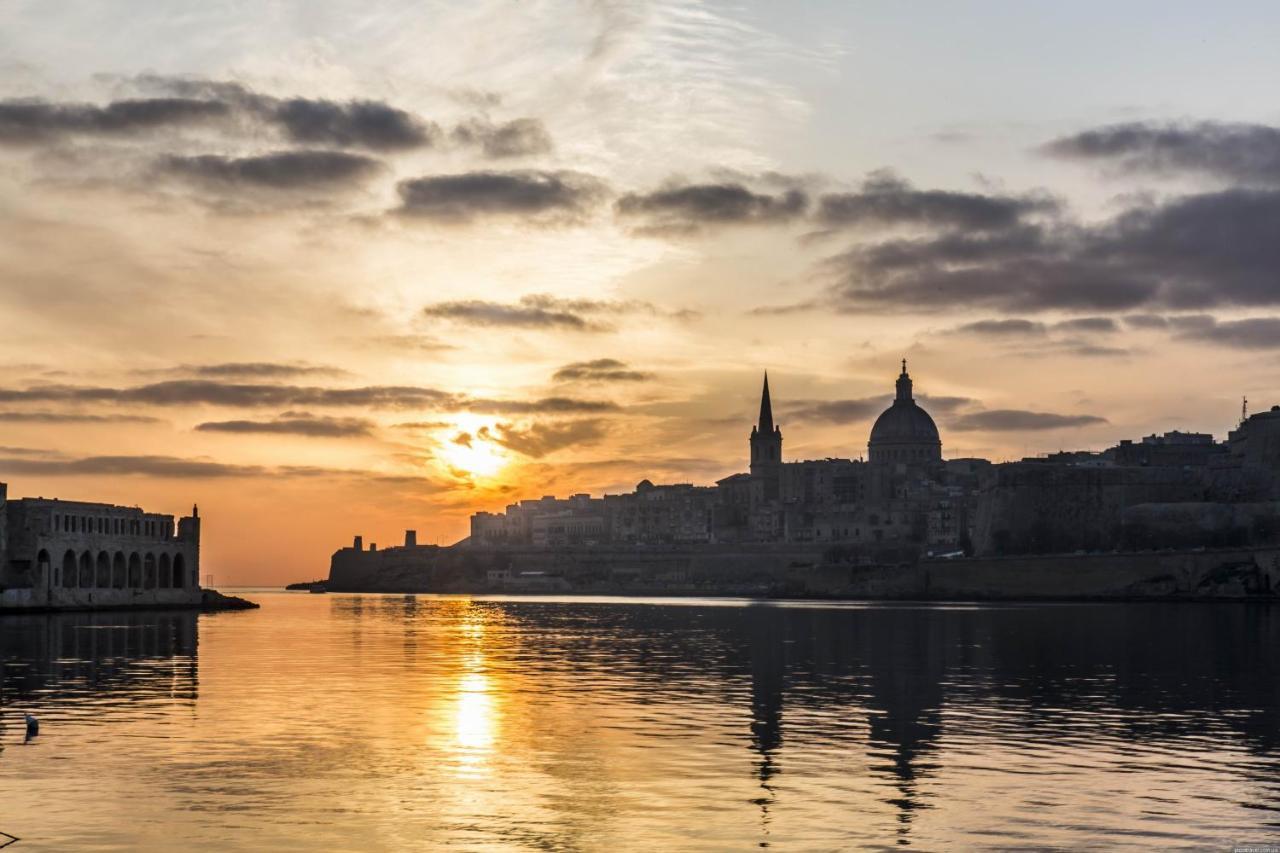 Superlative Apartment With Valletta And Harbour Views Sliema Exterior foto